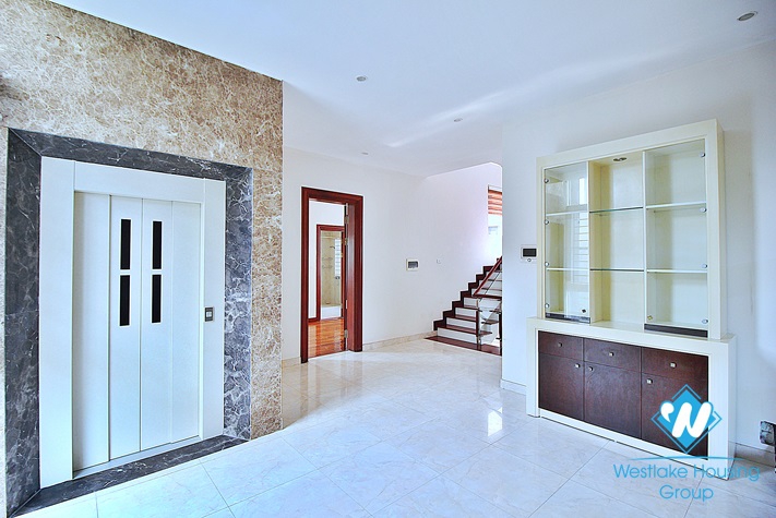 Lake view- House with big terrace for rent in Tay Ho, Hanoi